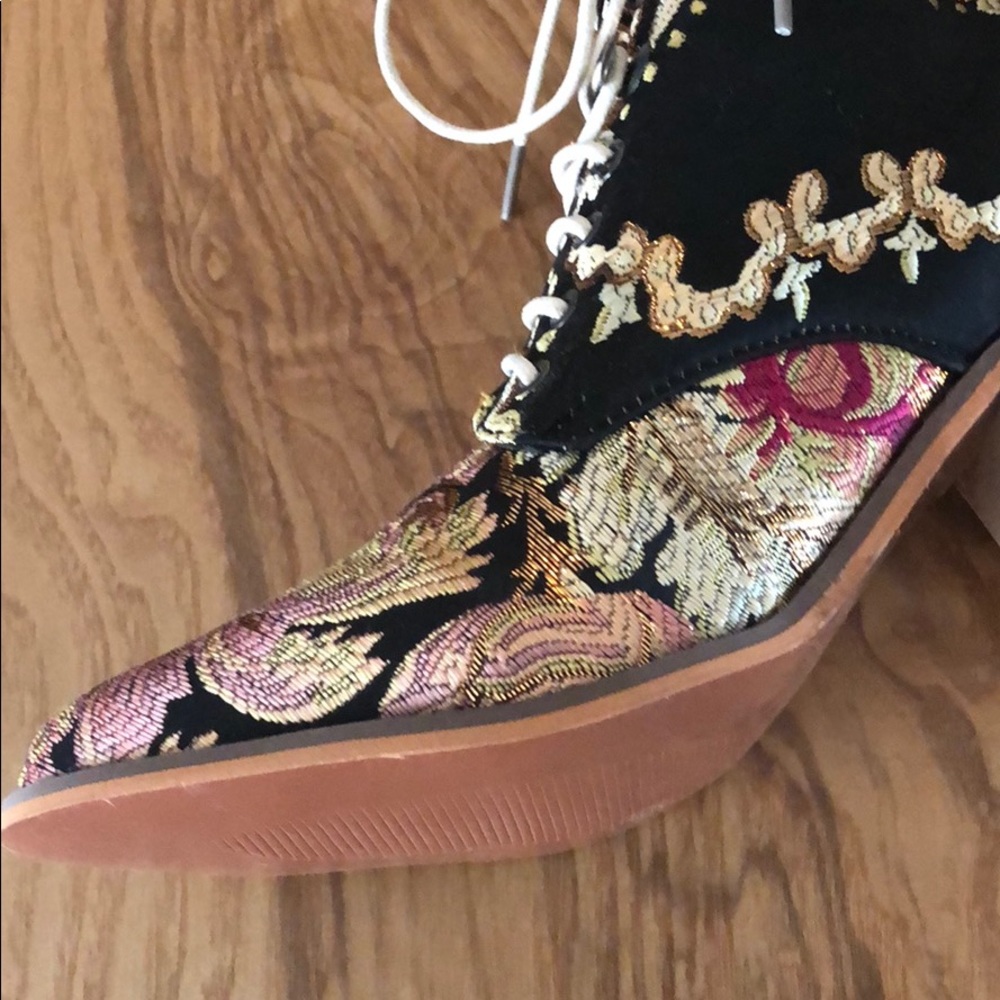 ππStunning! Boho Black brocade ankle boot - Picture 6 of 8